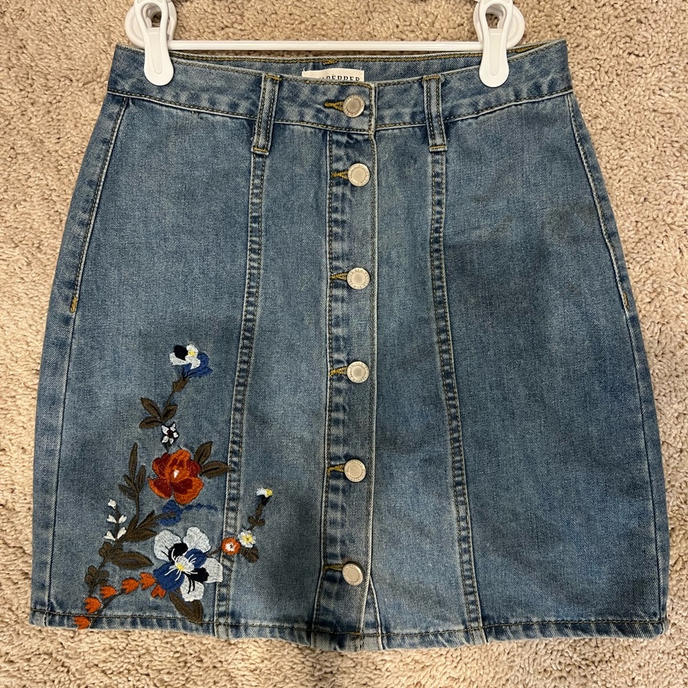 Jean skirt with floral detail. Length 17 inches. Size S